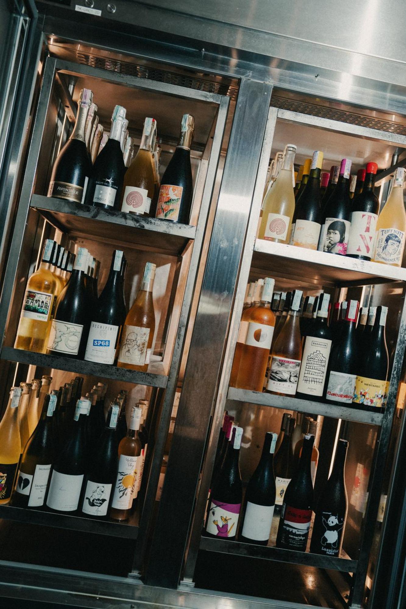 Potato Head Suites & Studios Seminyak Exterior foto Natural wine at a wine bar in Paris